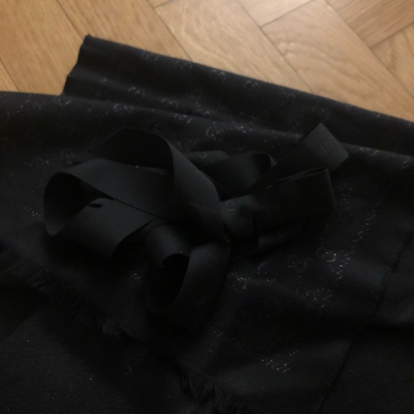 ❌SOLD❌ [NWOT] Gucci GG Black Shimmer Scarf - Picture 6 of 8